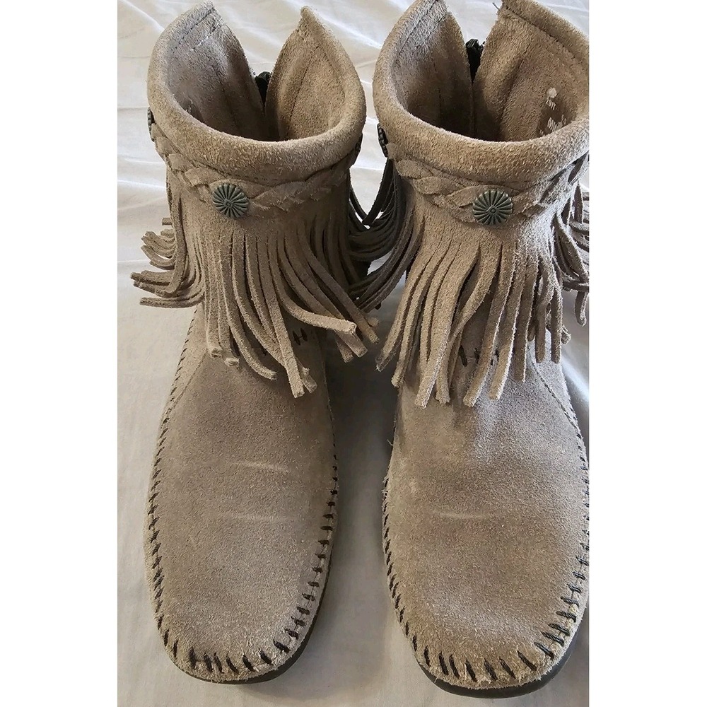 Minnetonka Womens Sz 6.5 Suede Fringe Top Concho Moccasin Back Zip Ankle Boots
